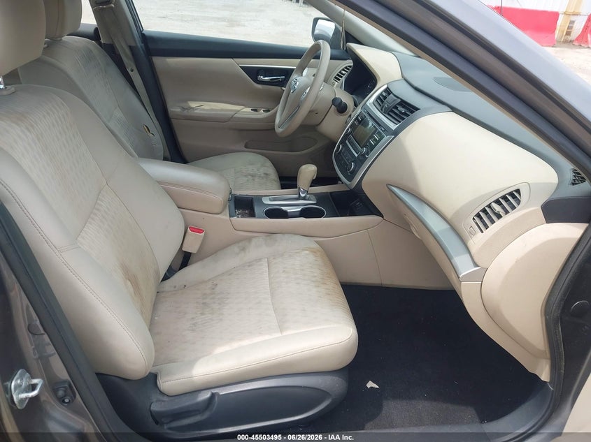 2017 Nissan Altima VIN 1N4AL3AP3HC137068 IAAI salvage auction — NORMAL WEAR, Clear (Maryland), sold $500 on 2026-07-21 (photo 5)
