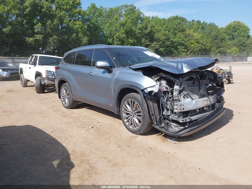 2022 Toyota Highlander VIN 5TDEBRCHXNS087481 IAAI salvage auction — Front End, Clear, sold $22,000 on 2026-08-19 (photo 1)