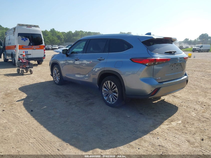 2022 Toyota Highlander VIN 5TDEBRCHXNS087481 IAAI salvage auction — Front End, Clear, sold $22,000 on 2026-08-19 (photo 3)