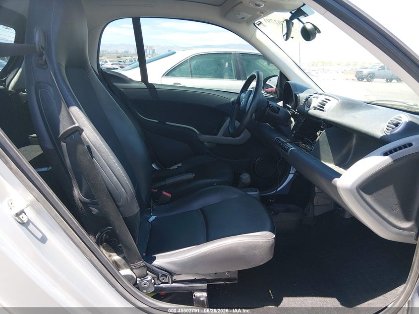 2013 Smart Fortwo VIN WMEEJ3BAXDK697375 IAAI salvage auction — NORMAL WEAR, Clear (Nevada), sold $500 on 2026-08-07 (photo 5)
