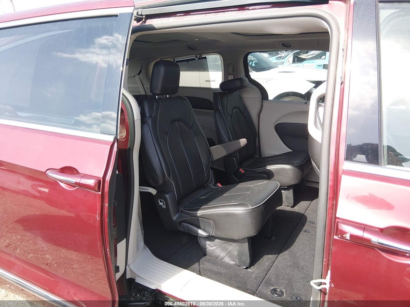 2019 Chrysler Pacifica VIN 2C4RC1GG4KR528981 IAAI salvage auction — LEFT SIDE, Salvage Title, sold $6,975 on 2026-08-18 (photo 8)