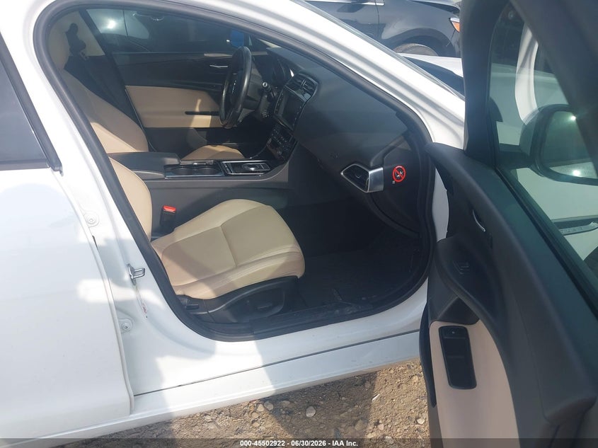 2017 Jaguar Xe VIN SAJAS4BN7HA976637 IAAI salvage auction — NORMAL WEAR, Clear-Endorsement (Wisconsin), sold $400 on 2026-07-09 (photo 5)