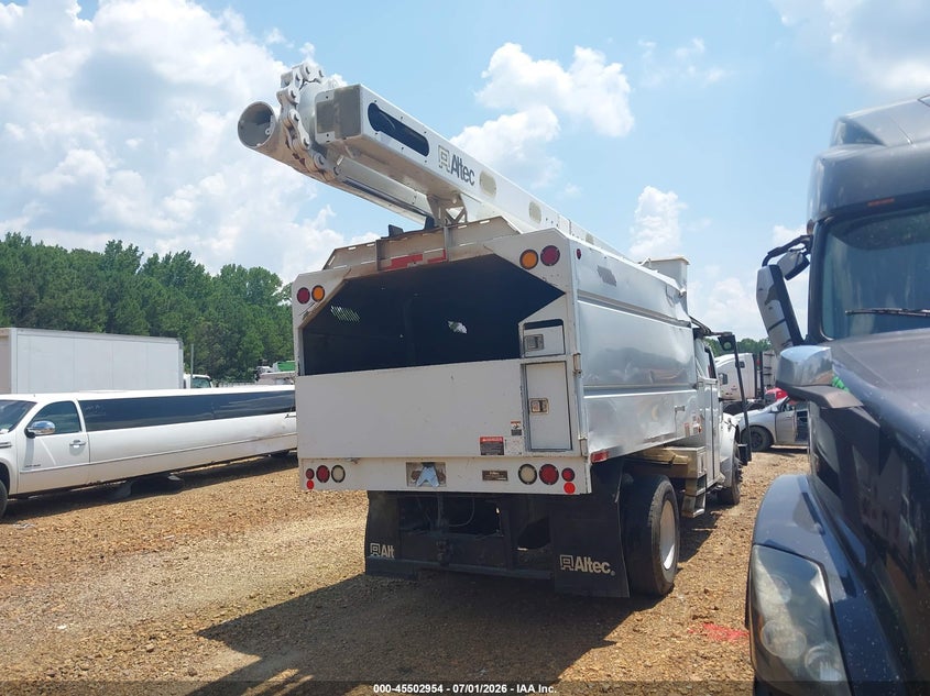 2017 Freightliner M2 106 VIN 1FVACXDT0HHHX6433 IAAI salvage auction — ROLLOVER, Salvage (Georgia), sold $21,500 on 2026-08-26 (photo 4)