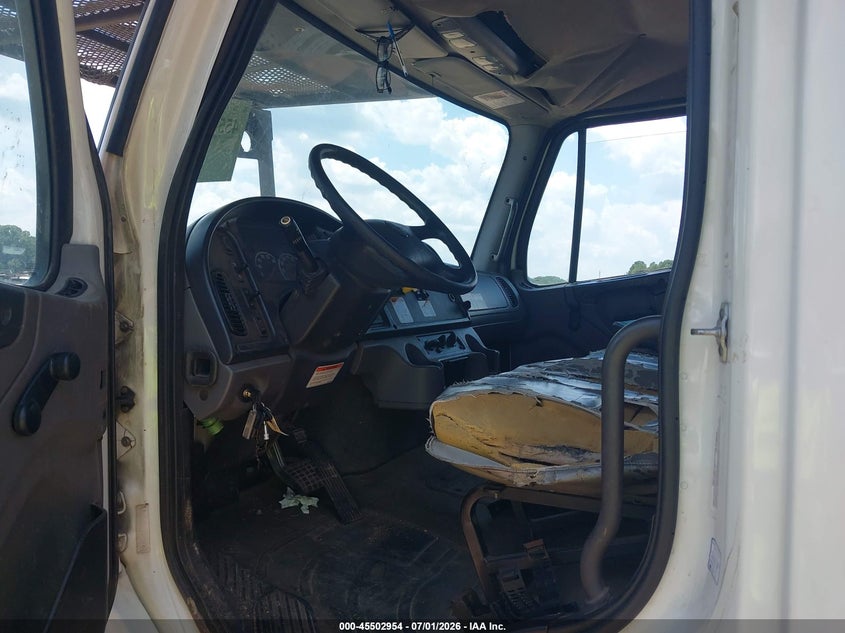 2017 Freightliner M2 106 VIN 1FVACXDT0HHHX6433 IAAI salvage auction — ROLLOVER, Salvage (Georgia), sold $21,500 on 2026-08-26 (photo 5)
