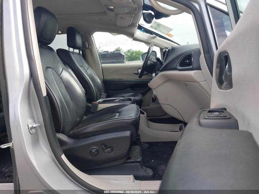 2019 Chrysler Pacifica VIN 2C4RC1GG0KR604020 IAAI salvage auction — SIDE, Salvage (Ohio), sold $6,200 on 2026-07-26 (photo 5)