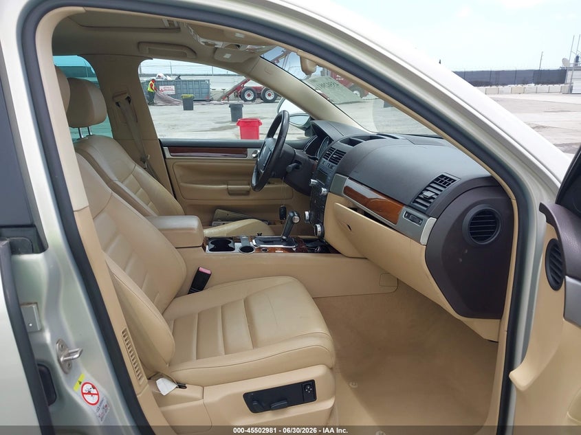 2008 Volkswagen Touareg VIN WVGBE77L88D050454 IAAI salvage auction — FRONT END, Clear - Dealer Only (California), sold $2,450 on 2026-07-08 (photo 5)