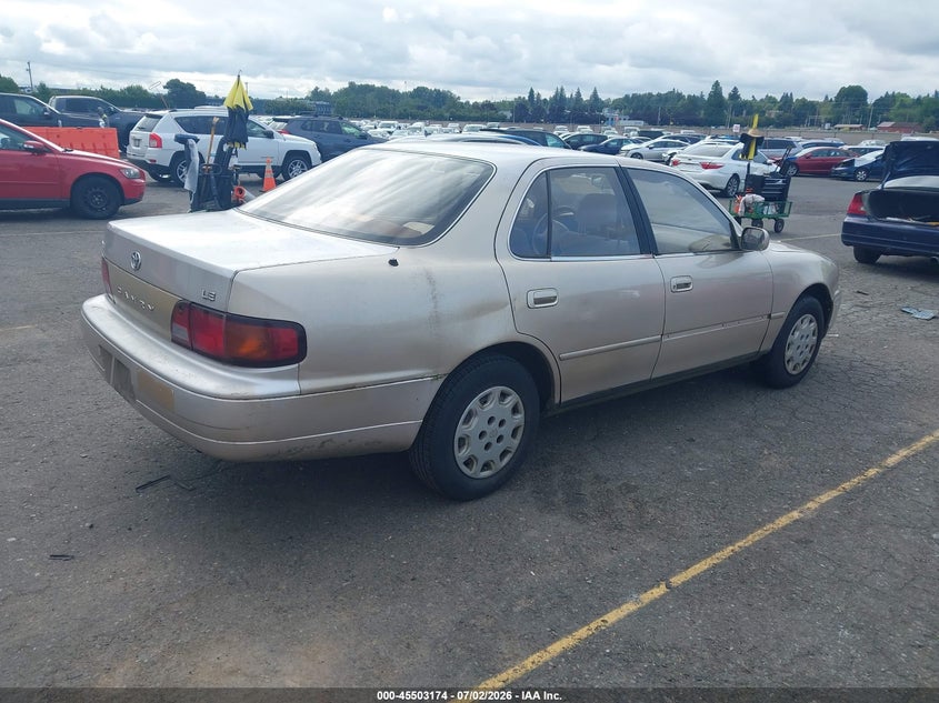 1995 Toyota Camry VIN JT2SK12E8S0279887 IAAI salvage auction — NORMAL WEAR, Clear-Dealer Only (Oregon), sold $100 on 2026-07-09 (photo 4)
