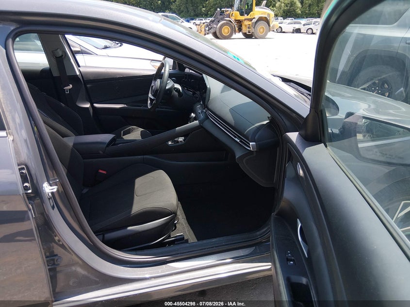 2025 Hyundai Elantra VIN KMHLS4DGXSU894070 IAAI salvage auction — FRONT END, Salvage Title, sold $7,300 on 2026-08-21 (photo 5)