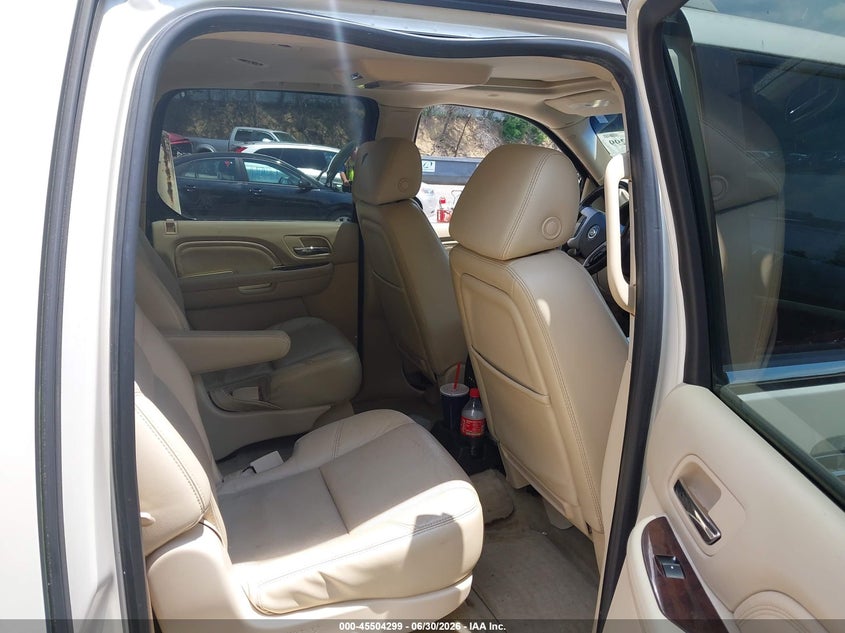 2007 Cadillac Escalade esv VIN 1GYFK66887R411389 IAAI salvage auction — NORMAL WEAR, Clear (Pennsylvania), sold $475 on 2026-07-07 (photo 8)