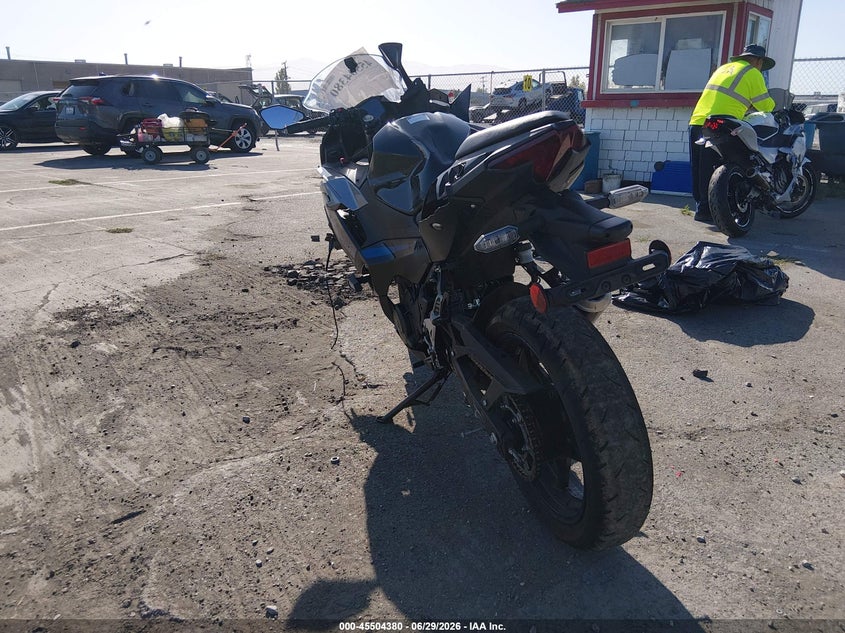 2025 Kawasaki Ninja VIN ML5EXGJ16SDA49553 IAAI salvage auction — ALL OVER, Salvage (California), sold $875 on 2026-07-28 (photo 3)
