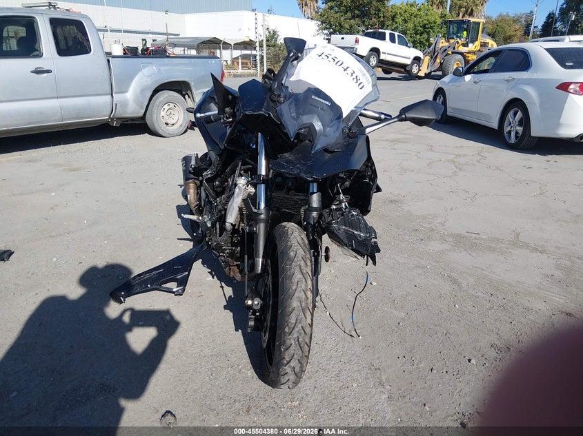 2025 Kawasaki Ninja VIN ML5EXGJ16SDA49553 IAAI salvage auction — ALL OVER, Salvage (California), sold $875 on 2026-07-28 (photo 5)