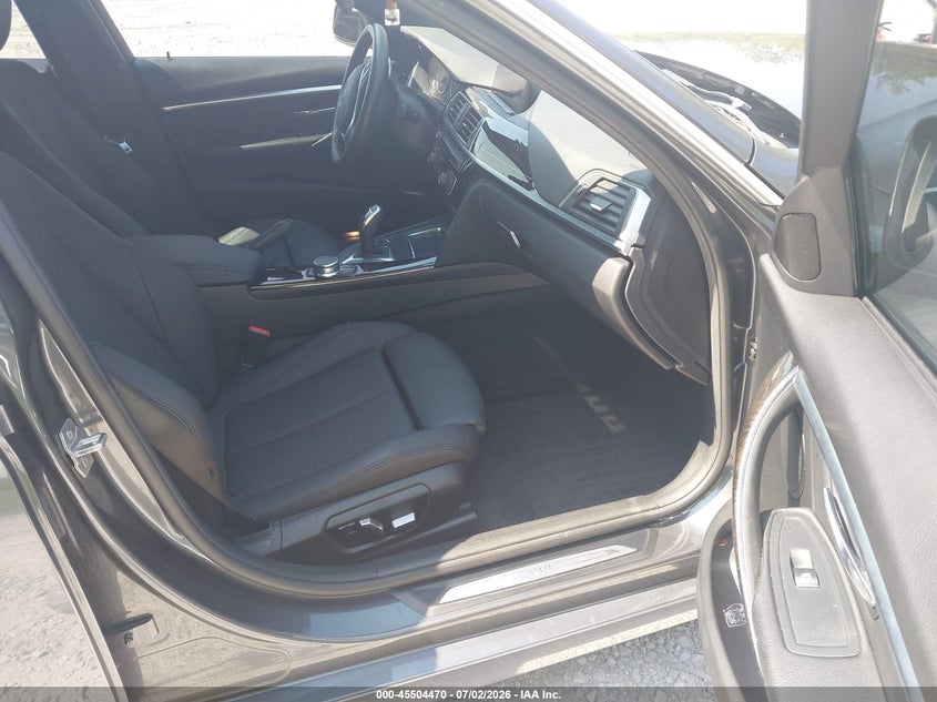 2017 BMW 3er VIN WBA8D9G37HNU64801 IAAI salvage auction — FRONT END, Salvage Title, sold $5,000 on 2026-08-21 (photo 5)