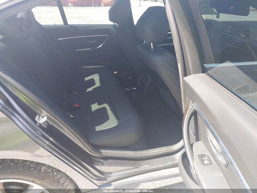 2017 BMW 3er VIN WBA8D9G37HNU64801 IAAI salvage auction — FRONT END, Salvage Title, sold $5,000 on 2026-08-21 (photo 8)