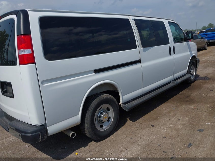 2025 Chevrolet Express VIN 1GAZGPFP1S1255018 IAAI salvage auction — Burn Interior, Clear (Florida), sold $25,250 on 2026-07-23 (photo 4)