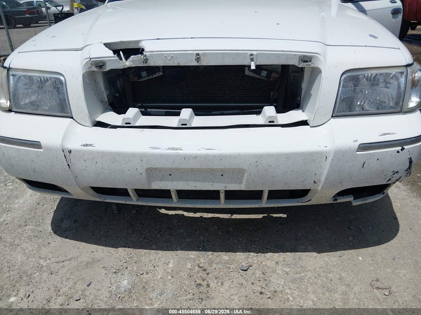 2008 Mercury Grand marquis VIN 2MEFM75V28X623353 IAAI salvage auction — FRONT END, Salvage (Kansas), sold $350 on 2026-07-24 (photo 6)