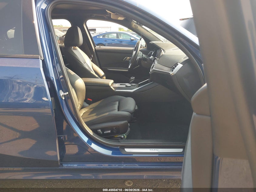 2021 BMW 3er VIN 3MW5R7J02M8B51126 IAAI salvage auction — FRONT END, Wait Title, sold $10,900 on 2026-09-14 (photo 5)