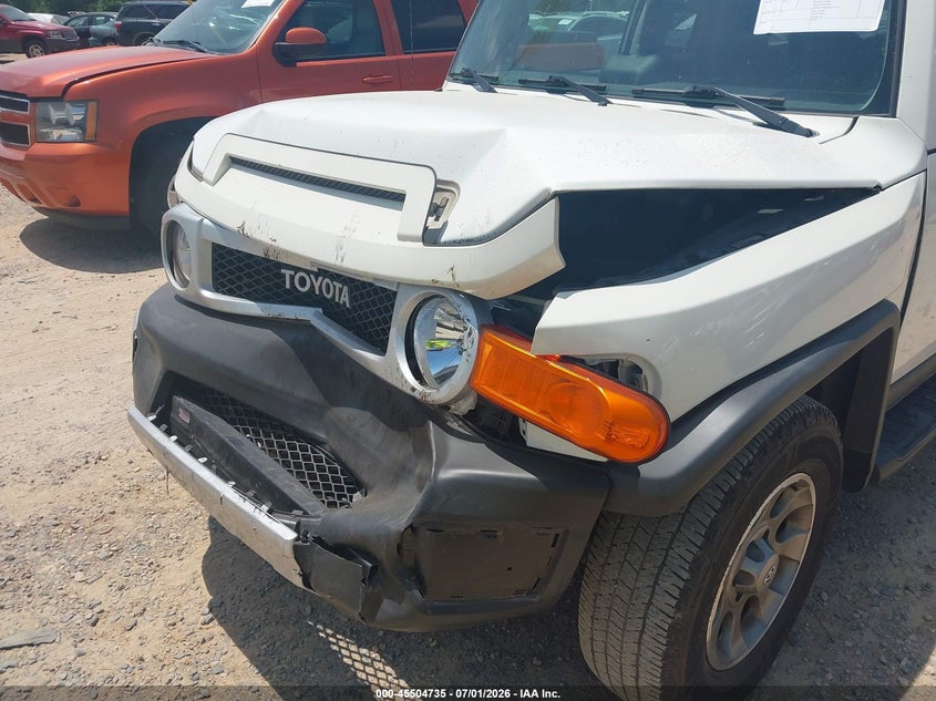 2011 Toyota Fj cruiser VIN JTEBU4BF0BK102147 IAAI salvage auction — FRONT END, Salvage (North Carolina), sold $7,400 on 2026-07-30 (photo 6)
