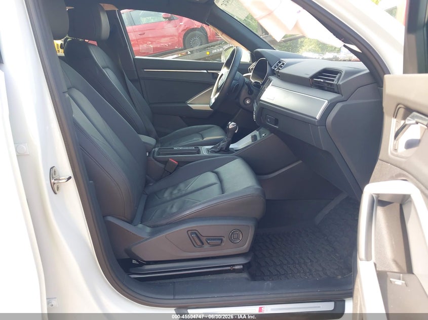 2022 Audi Q3 VIN WA1EECF34N1149887 IAAI salvage auction — SIDE, Salvage Title, sold $11,150 on 2026-09-09 (photo 5)