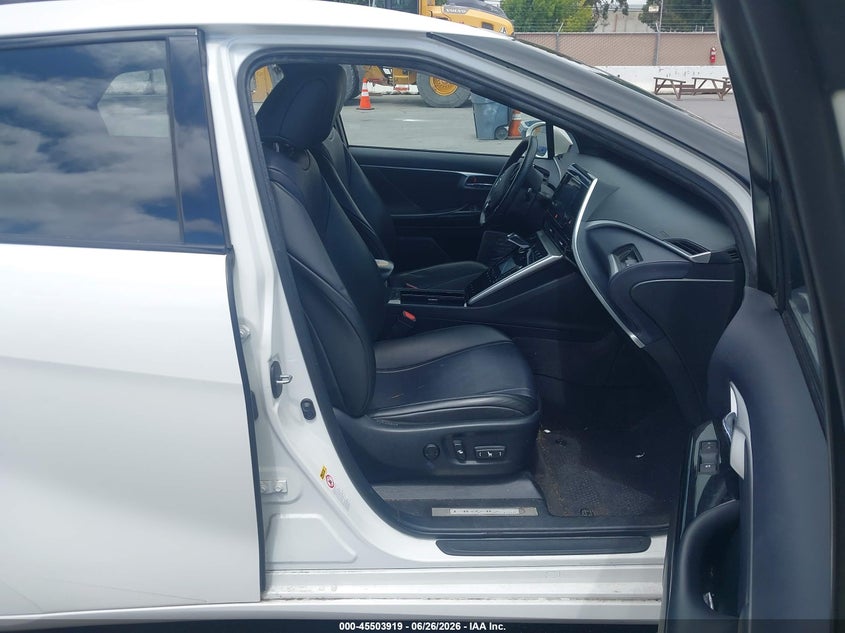 2017 Toyota Mirai VIN JTDBVRBD8HA003409 IAAI salvage auction — NORMAL WEAR, Salvage (California), sold $700 on 2026-07-29 (photo 5)
