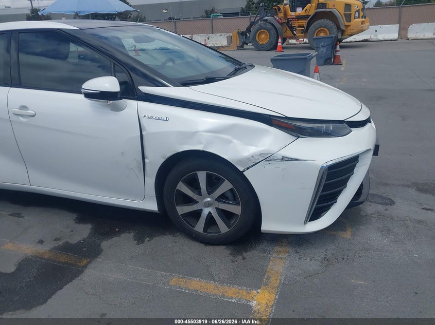 2017 Toyota Mirai VIN JTDBVRBD8HA003409 IAAI salvage auction — NORMAL WEAR, Salvage (California), sold $700 on 2026-07-29 (photo 6)