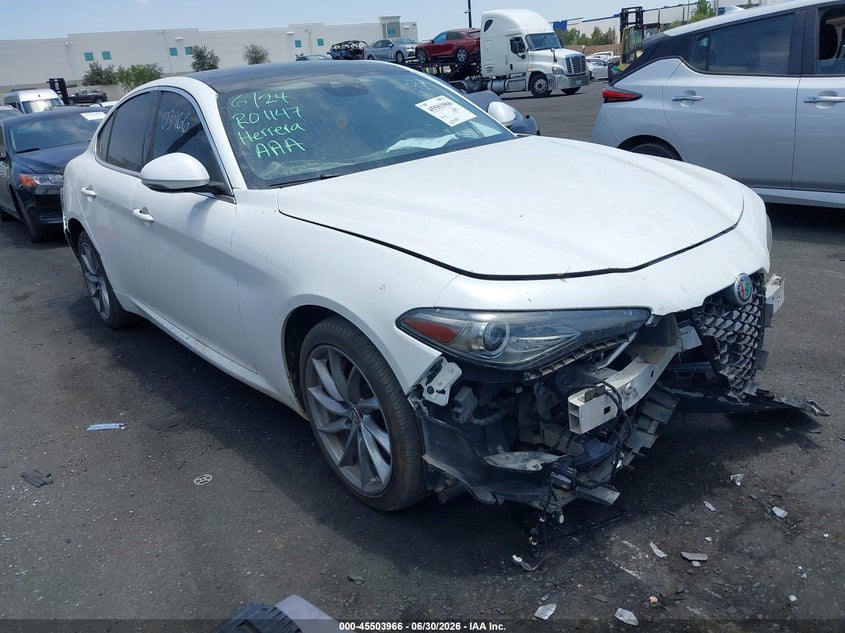 2017 Alfa romeo Giulia VIN ZARFAEEN5H7561862 IAAI salvage auction — FRONT END, Salvage Title, sold $1,725 on 2026-07-31 (photo 1)