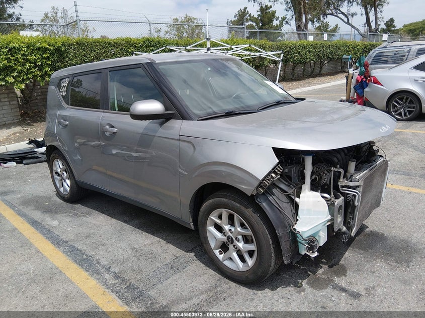 2022 Kia Soul VIN KNDJ23AUXN7805925 IAAI salvage auction — FRONT & REAR, Salvage (California), sold $1,850 on 2026-07-28 (photo 1)