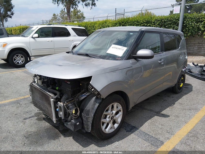 2022 Kia Soul VIN KNDJ23AUXN7805925 IAAI salvage auction — FRONT & REAR, Salvage (California), sold $1,850 on 2026-07-28 (photo 2)