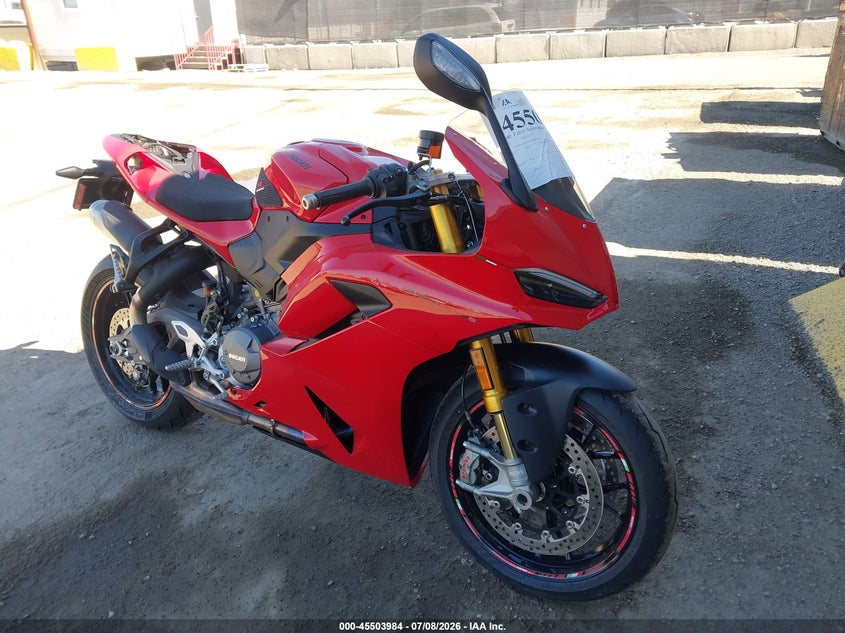 2026 Ducati Panigale VIN ZDMHAU8T8TT000762 IAAI salvage auction — RIGHT SIDE, Wait Title, sold $7,250 on 2026-09-09 (photo 1)