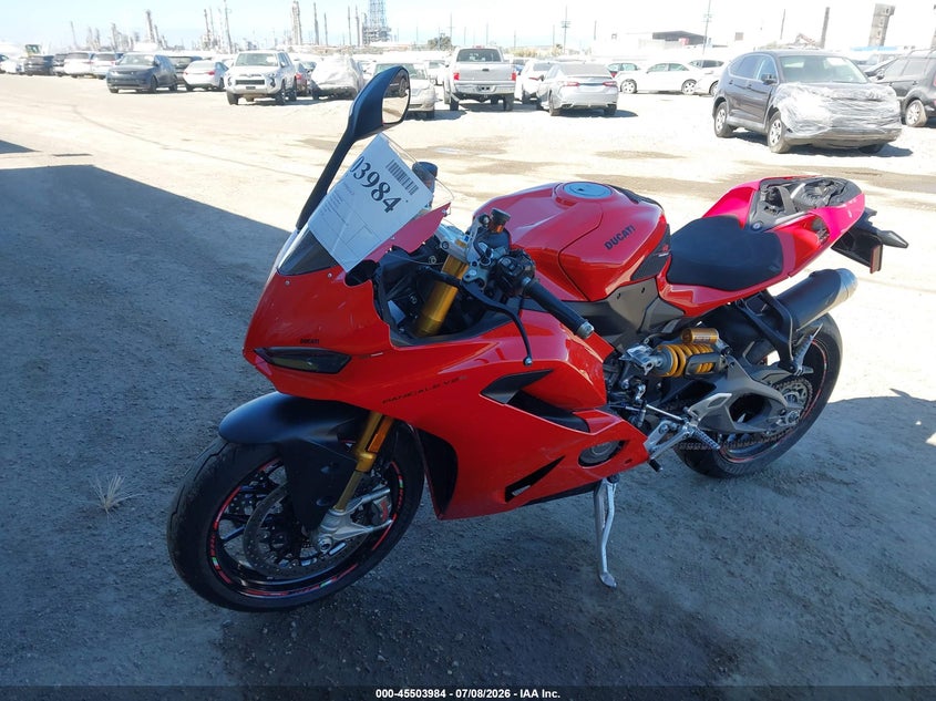 2026 Ducati Panigale VIN ZDMHAU8T8TT000762 IAAI salvage auction — RIGHT SIDE, Wait Title, sold $7,250 on 2026-09-09 (photo 2)