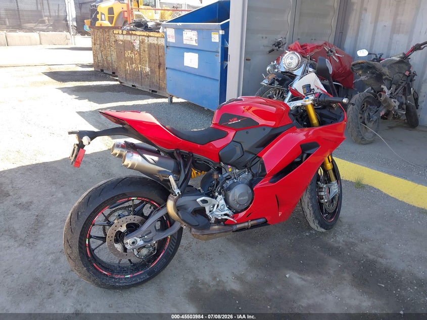 2026 Ducati Panigale VIN ZDMHAU8T8TT000762 IAAI salvage auction — RIGHT SIDE, Wait Title, sold $7,250 on 2026-09-09 (photo 4)