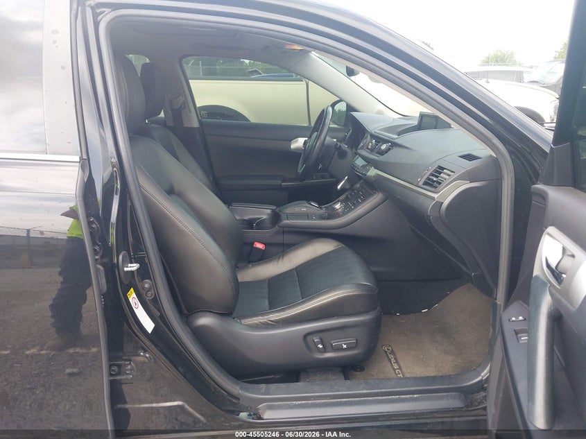 2013 Lexus Ct VIN JTHKD5BH3D2153039 IAAI salvage auction — FRONT & REAR, Salvage (Kentucky), sold $3,200 on 2026-07-27 (photo 5)