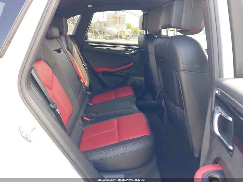 2018 Porsche Macan VIN WP1AA2A52JLB23434 IAAI salvage auction — RIGHT SIDE, Salvage (North Carolina), sold $11,400 on 2026-07-31 (photo 8)
