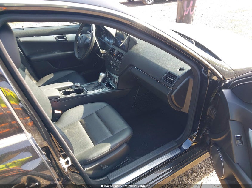 2009 Mercedes-benz C class VIN WDDGF81XX9F331272 IAAI salvage auction — RIGHT SIDE, Salvage (Virginia), sold $800 on 2026-08-11 (photo 5)