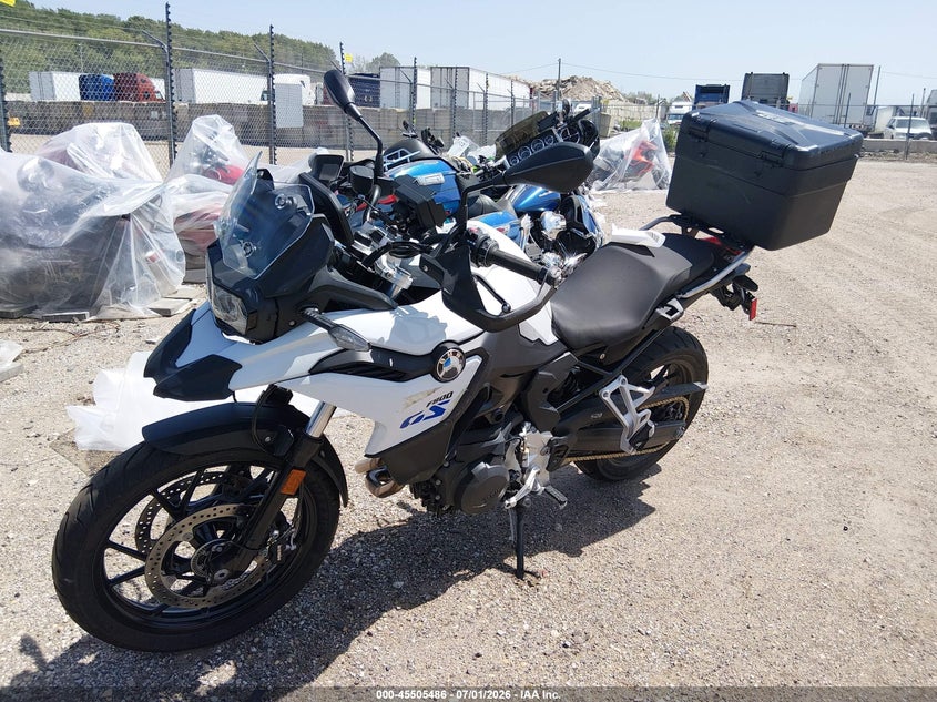 2024 BMW F 800 VIN WB10K530XR6K33863 IAAI salvage auction — LEFT FRONT, Clear (Illinois), sold $4,550 on 2026-07-29 (photo 2)