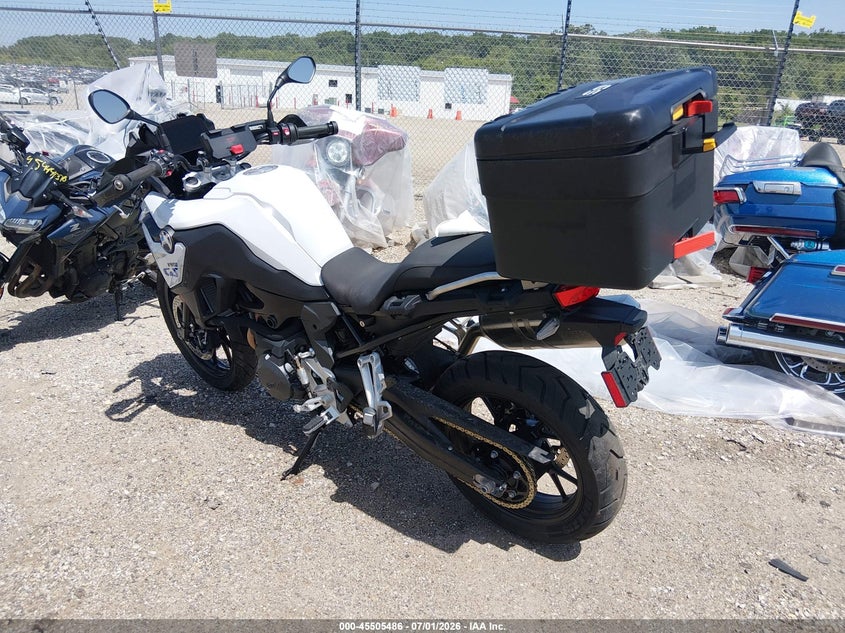 2024 BMW F 800 VIN WB10K530XR6K33863 IAAI salvage auction — LEFT FRONT, Clear (Illinois), sold $4,550 on 2026-07-29 (photo 3)