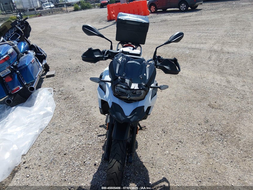 2024 BMW F 800 VIN WB10K530XR6K33863 IAAI salvage auction — LEFT FRONT, Clear (Illinois), sold $4,550 on 2026-07-29 (photo 5)