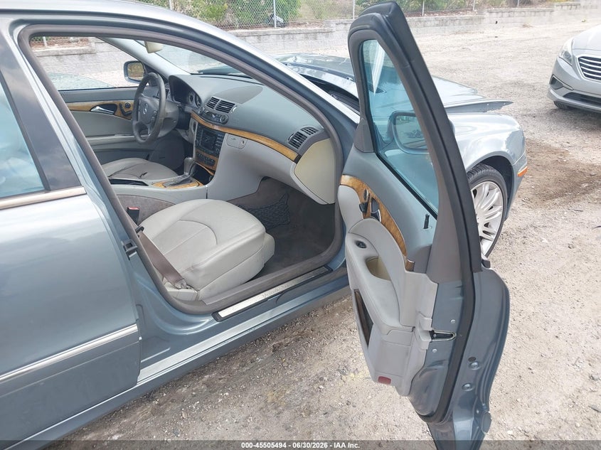 2007 Mercedes-benz E-klasse VIN WDBUF56XX7B096086 IAAI salvage auction — FRONT END, Rebuildable (Florida), sold $275 on 2026-08-06 (photo 5)