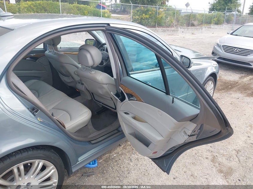 2007 Mercedes-benz E-klasse VIN WDBUF56XX7B096086 IAAI salvage auction — FRONT END, Rebuildable (Florida), sold $275 on 2026-08-06 (photo 8)