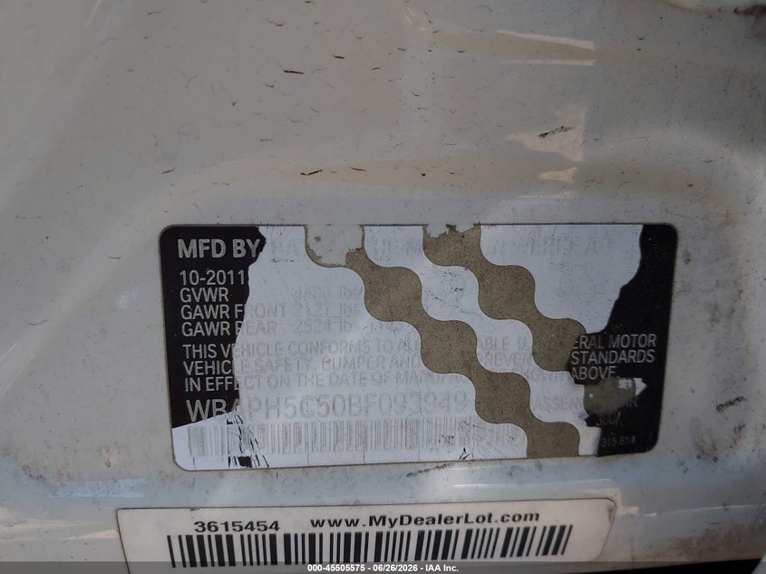 2011 BMW 3 series VIN WBAPH5C50BF093949 IAAI salvage auction — NORMAL WEAR, Clear - Dealer Only (California), sold $875 on 2026-07-29 (photo 9)