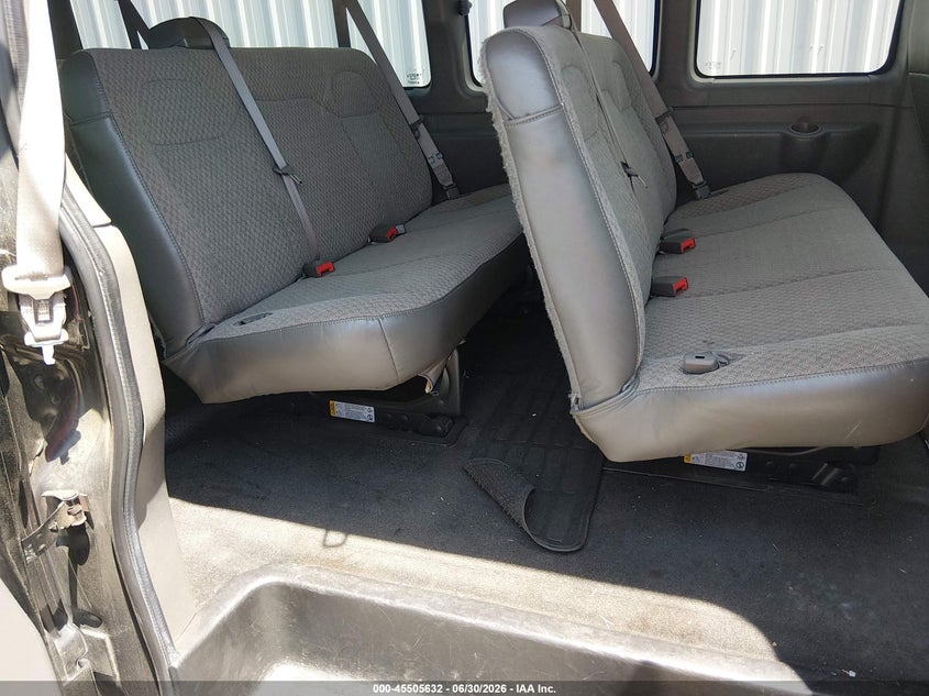 2017 Chevrolet Express 3500 VIN 1GAZGPFF3H1268448 IAAI salvage auction — NORMAL WEAR, SF97 (Maryland), sold $17,700 on 2026-07-21 (photo 5)