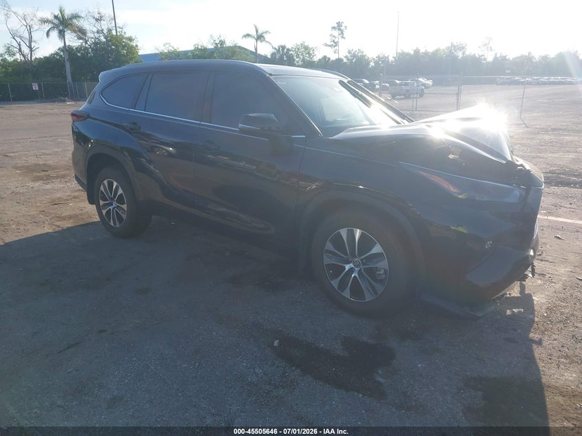 2026 Toyota Highlander VIN 5TDKDRBH9TS606063 IAAI salvage auction — FRONT END, Salvage Title, sold $7,800 on 2026-07-29 (photo 1)