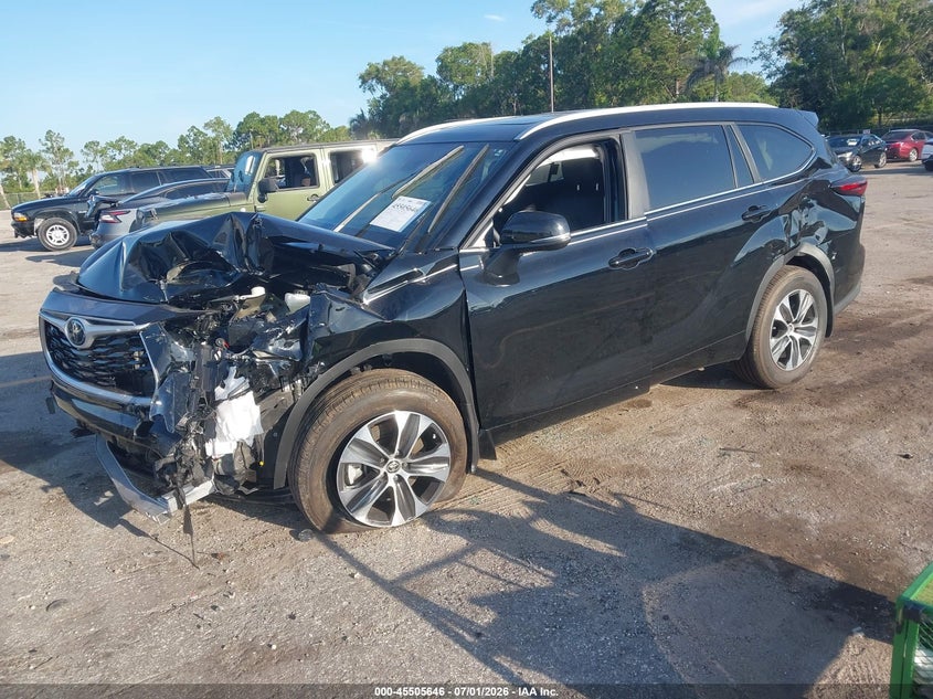 2026 Toyota Highlander VIN 5TDKDRBH9TS606063 IAAI salvage auction — FRONT END, Salvage Title, sold $7,800 on 2026-07-29 (photo 2)