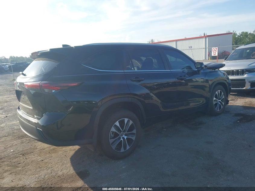 2026 Toyota Highlander VIN 5TDKDRBH9TS606063 IAAI salvage auction — FRONT END, Salvage Title, sold $7,800 on 2026-07-29 (photo 4)