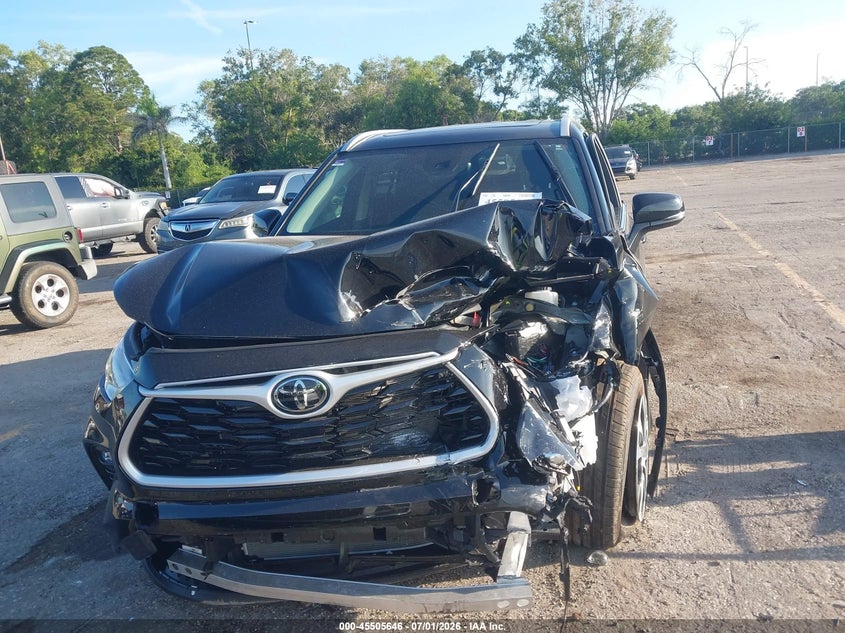 2026 Toyota Highlander VIN 5TDKDRBH9TS606063 IAAI salvage auction — FRONT END, Salvage Title, sold $7,800 on 2026-07-29 (photo 6)
