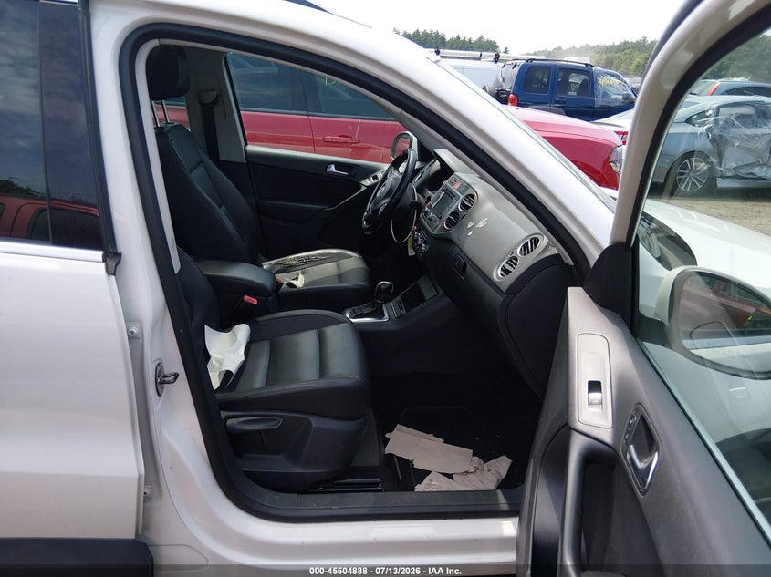 2011 Volkswagen Tiguan VIN WVGBV7AX7BW517127 IAAI salvage auction — REAR END, Clear (Massachusetts), sold $500 on 2026-07-17 (photo 5)
