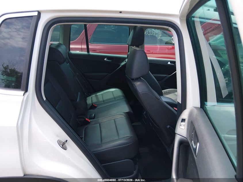 2011 Volkswagen Tiguan VIN WVGBV7AX7BW517127 IAAI salvage auction — REAR END, Clear (Massachusetts), sold $500 on 2026-07-17 (photo 8)
