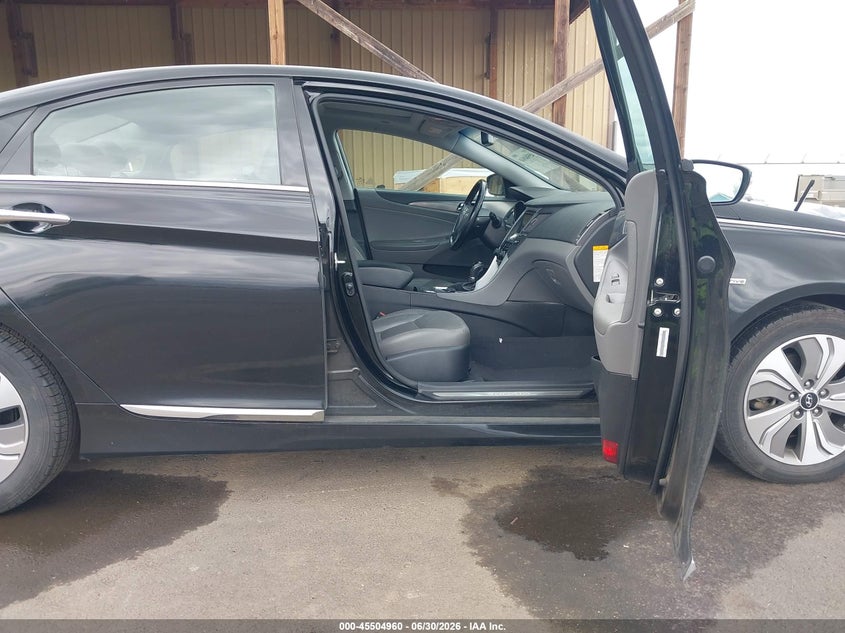 2014 Hyundai Sonata VIN KMHEC4A48EA111298 IAAI salvage auction — NORMAL WEAR, Clear (Oregon), sold $275 on 2026-07-21 (photo 5)