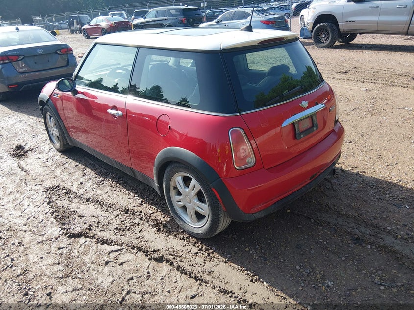2006 Mini Cooper VIN WMWRC33586TJ76077 IAAI salvage auction — NORMAL WEAR, Clear-Endorsement (Wisconsin), sold $350 on 2026-07-22 (photo 3)