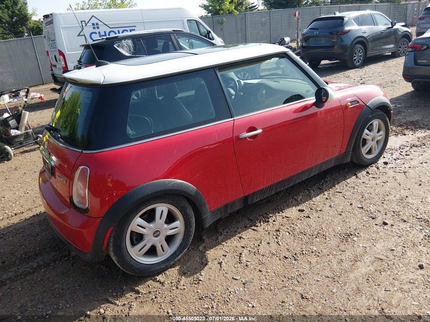 2006 Mini Cooper VIN WMWRC33586TJ76077 IAAI salvage auction — NORMAL WEAR, Clear-Endorsement (Wisconsin), sold $350 on 2026-07-22 (photo 4)