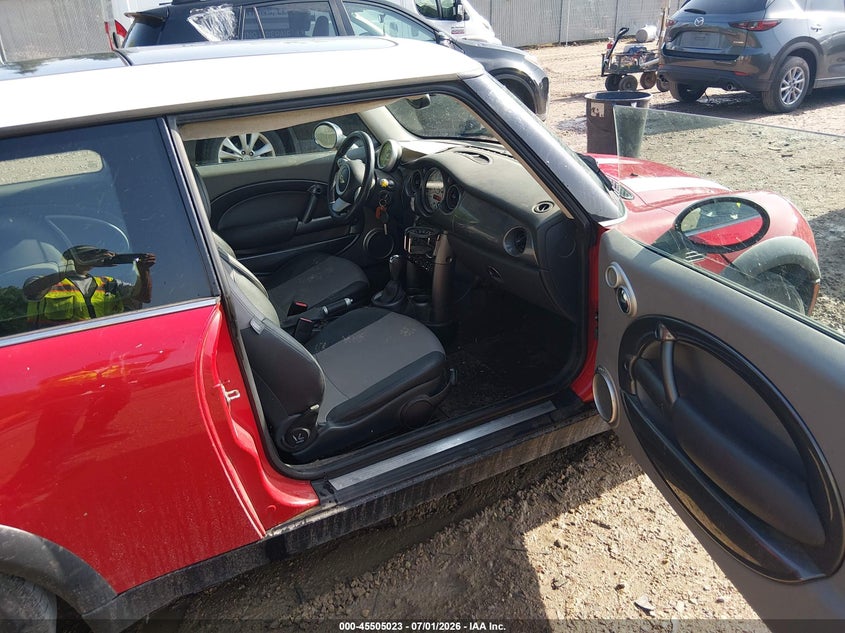 2006 Mini Cooper VIN WMWRC33586TJ76077 IAAI salvage auction — NORMAL WEAR, Clear-Endorsement (Wisconsin), sold $350 on 2026-07-22 (photo 5)
